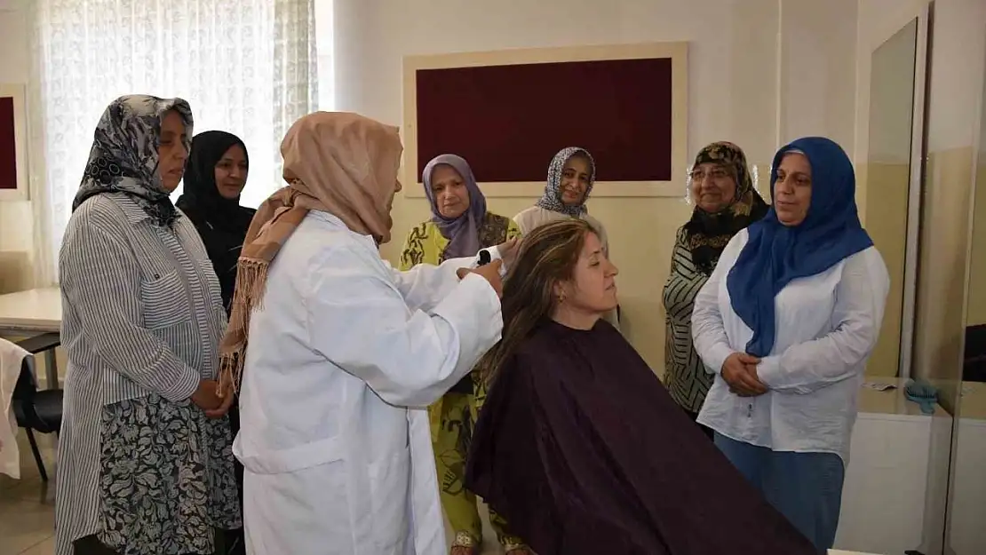 Gaziantep'te kadınlar Binevler Sosyal Tesisi'nde meslek öğreniyor