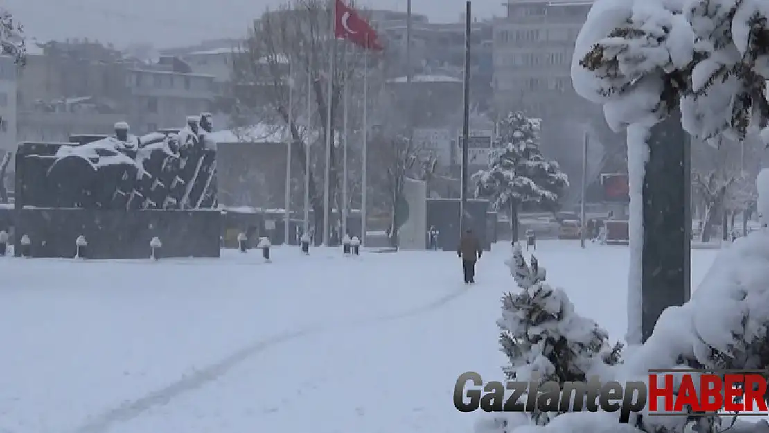 Gaziantep'te kar yağışı etkili oluyor