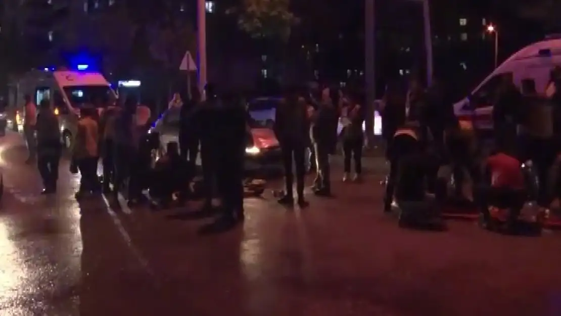 Gaziantep'te karşıya geçmeye çalışan 2 kişiye otomobil çarptı