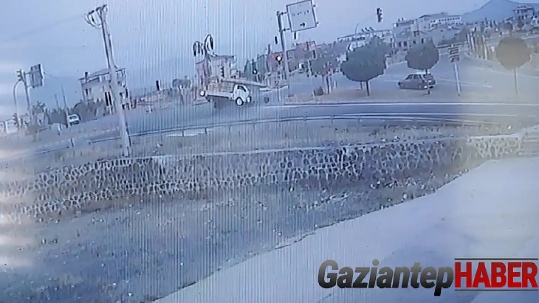 Gaziantep'te kaza anı, güvenlik kamerasına yansıdı