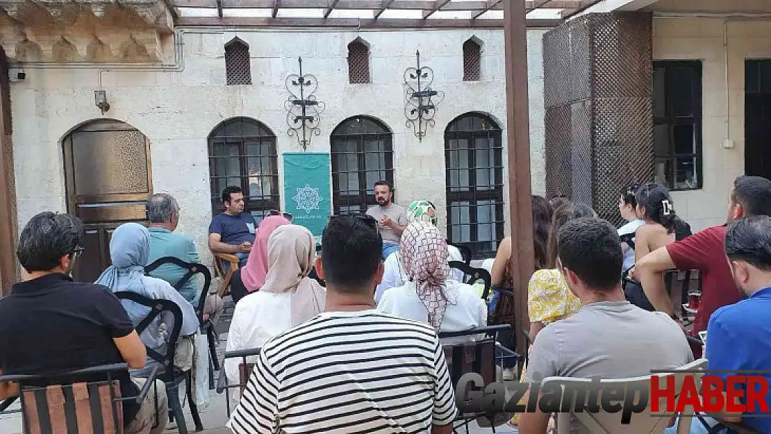 Gaziantep'te kindi söyleşilerinin konuğu Yazar Gürdamur oldu