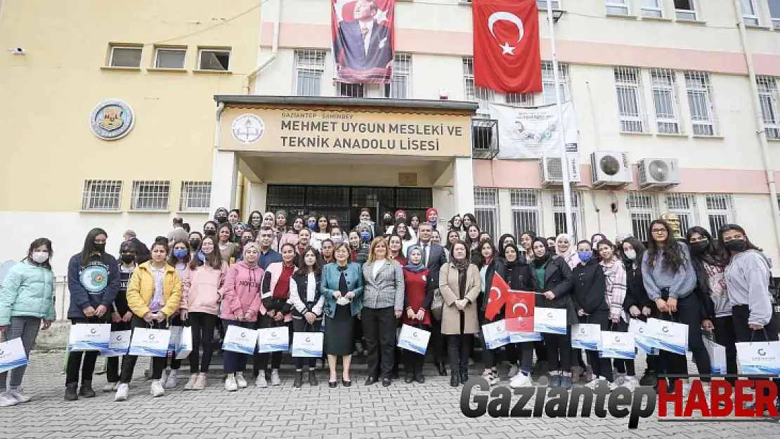 Gaziantep'te kitap okuyan gençler ödüllendiriyor