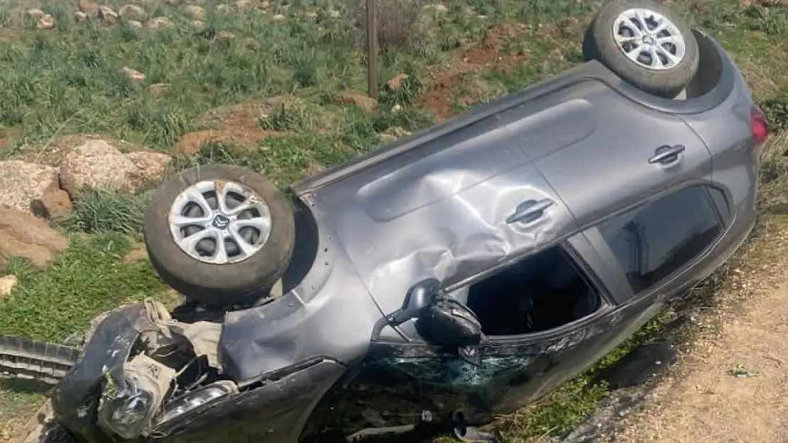 Gaziantep'te kontrolden çıkan araç ters döndü: 3 yaralı