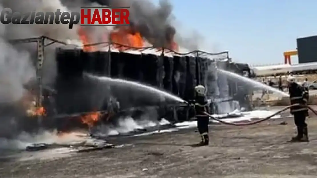 Gaziantep'te lastik yüklü tır alev alev yandı