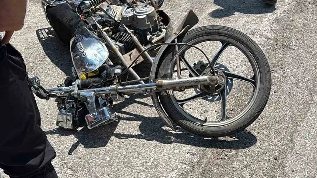 Gaziantep'te motosiklet ile otomobil çarpıştı: 2 yaralı