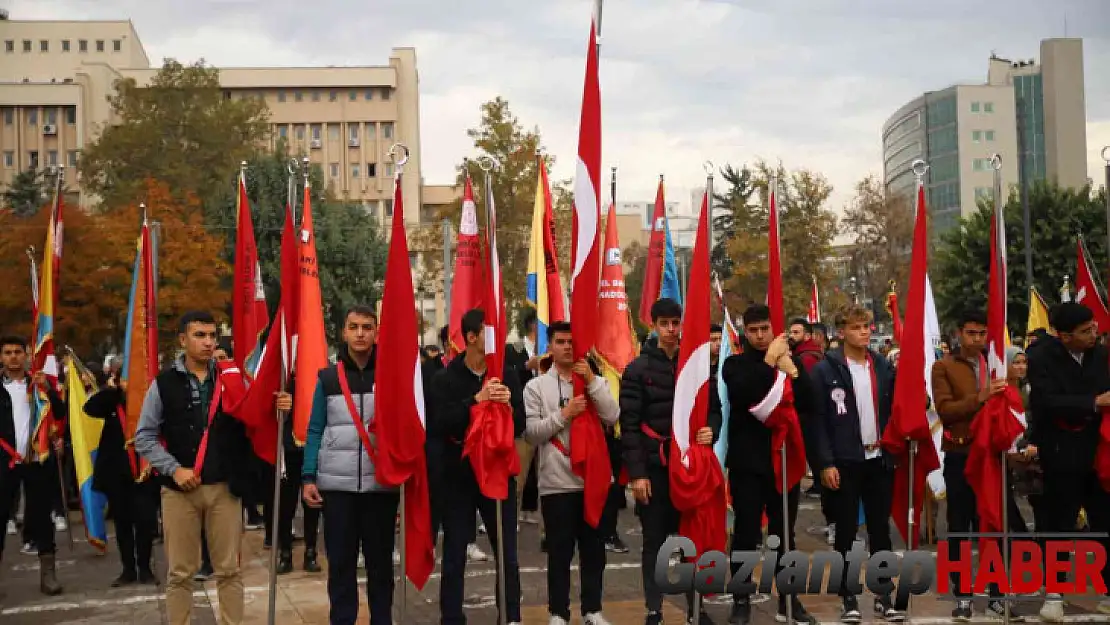 Gaziantep'te Öğretmenler Günü buruk kutlandı