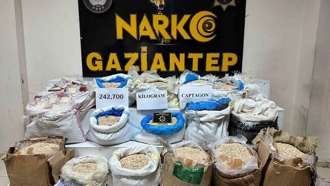 Gaziantep'te operasyon yapılan araçtan çuvallar dolusu uyuşturucu çıktı