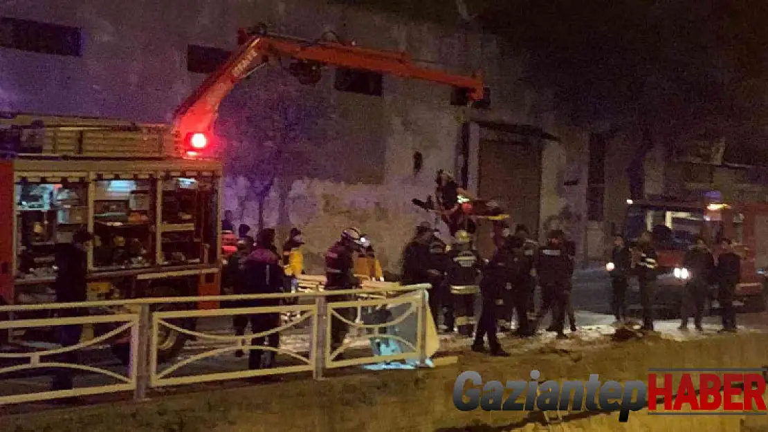 Gaziantep'te otomobil dereye uçtu: 2 yaralı