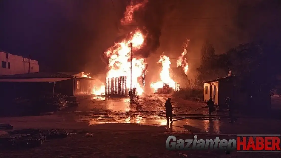 Gaziantep'te palet fabrikasında yangın