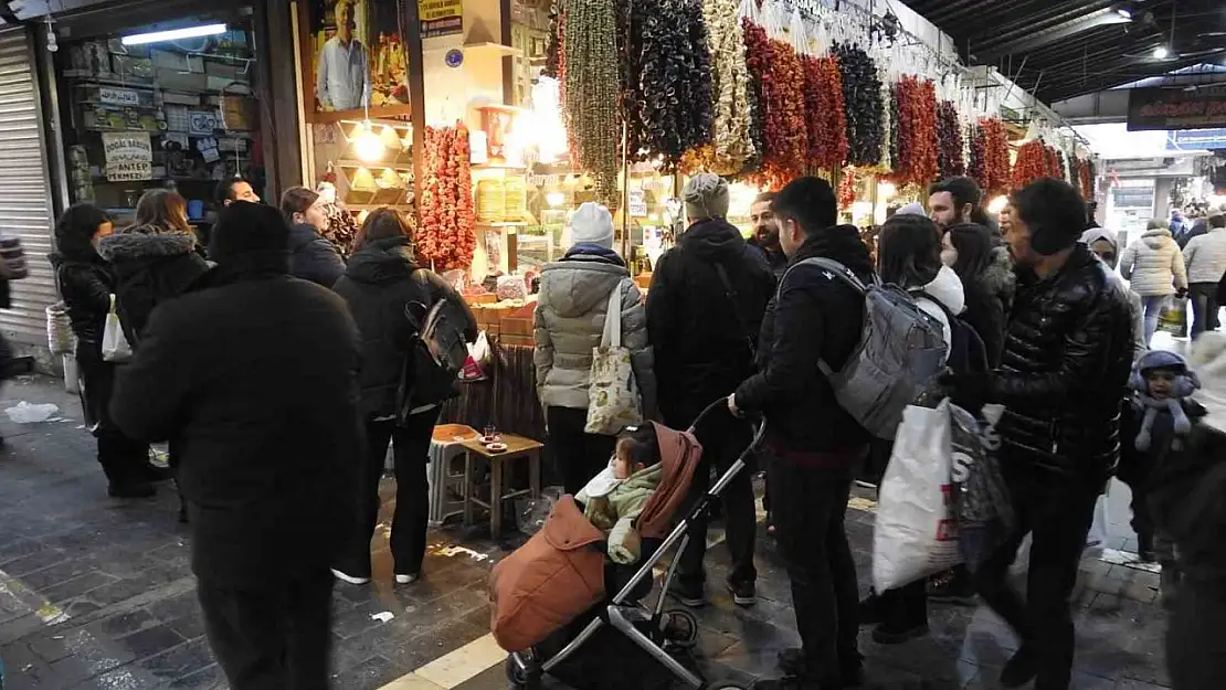 Gaziantep'te Ramazan öncesi hafta sonu çarşı pazarda yoğunluk