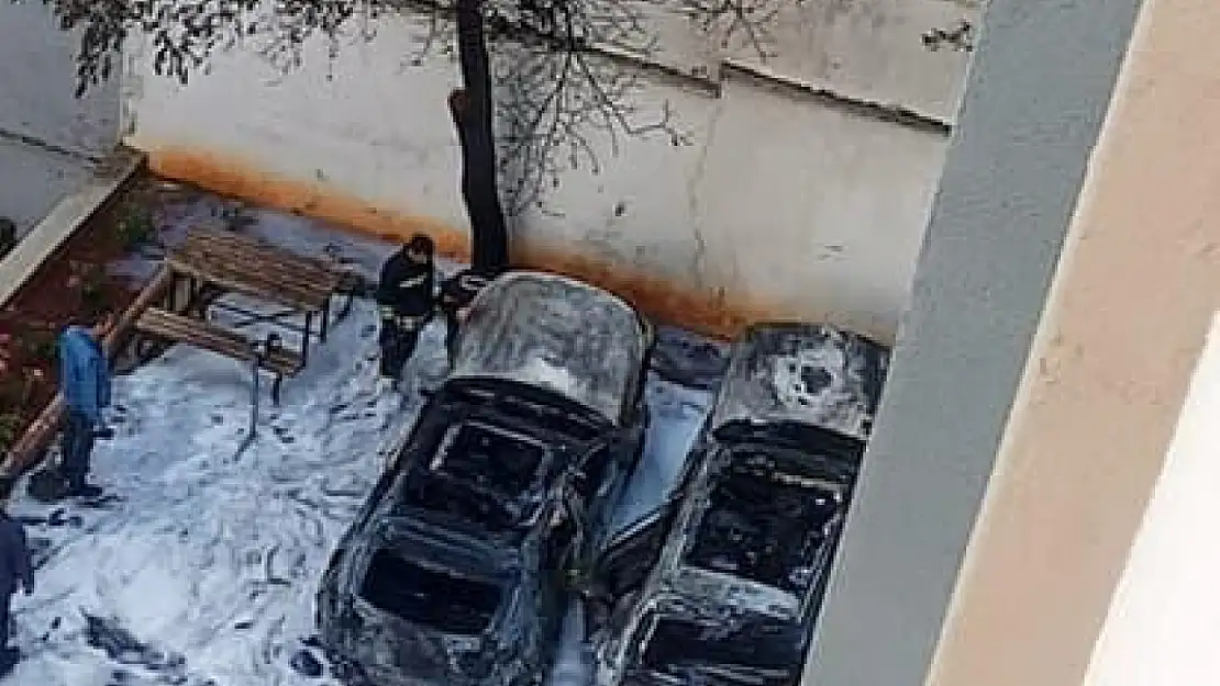 Gaziantep'te Sabah Saatlerinde Araç Yangını