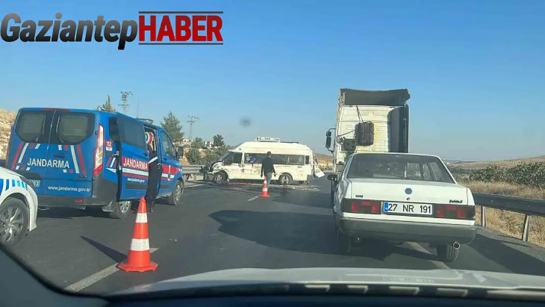 Gaziantep'te tarım işçilerini taşıyan minibüs devrildi: 9 yaralı