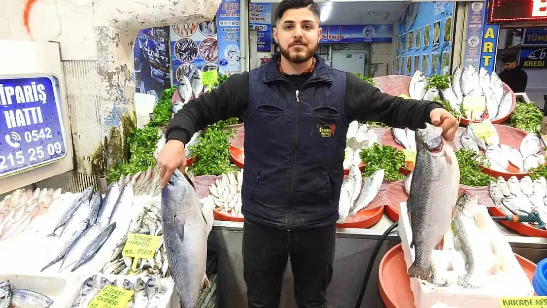 Gaziantep'te tezgahlar Ramazan öncesi balık çeşitleriyle şenlendi