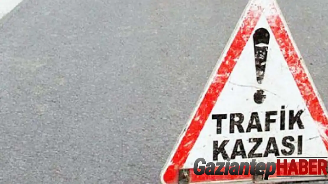 Gaziantep'te trafik kazası ticari taksi ile servis kafa kafa çarpıştı. Yaralılar var