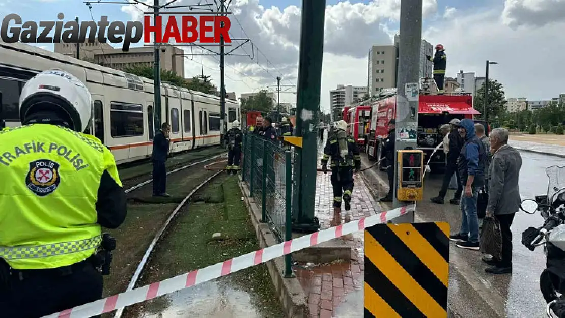 Gaziantep'te tramvayın üzerine yıldırım düştü