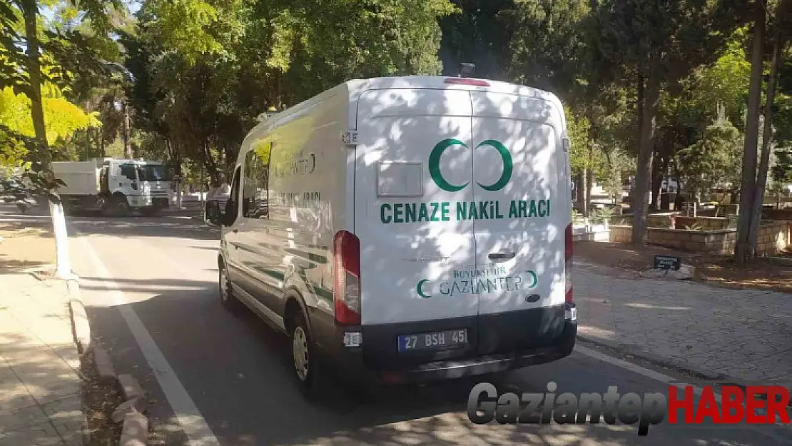 Gaziantep'te üzerine cam düşen berber çırağı hayatını kaybetti