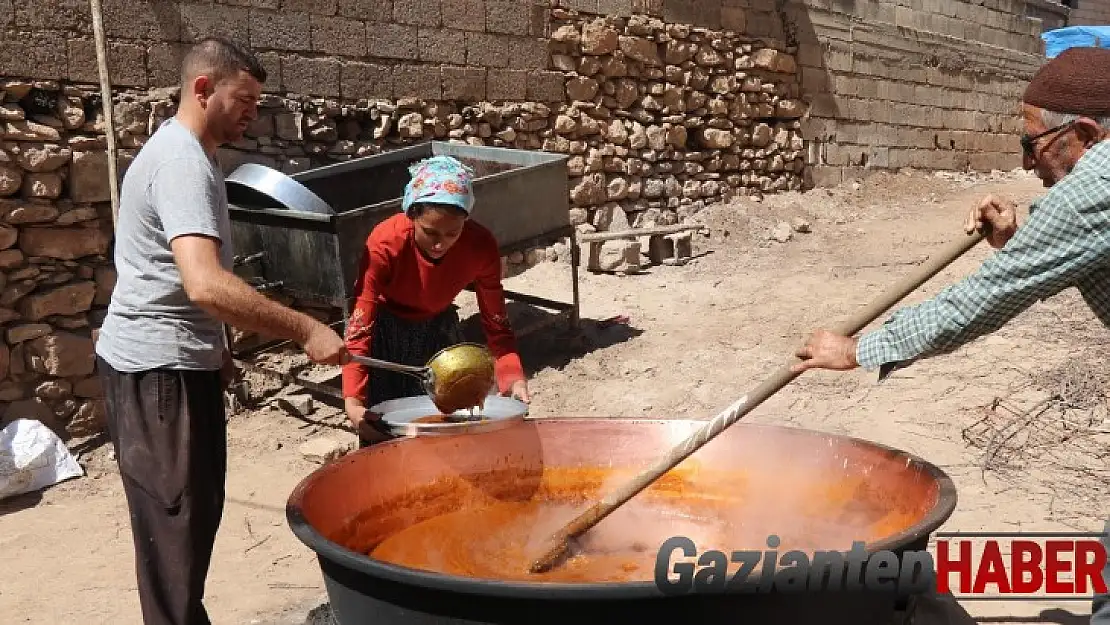 Gaziantep'te üzümden yapılan tatlı tarhana mesaisi başladı