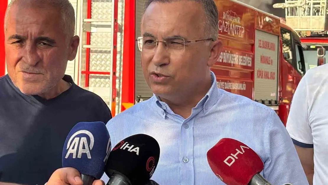 Gaziantep Valisi Çeber: 'Yangını başka bir fabrikaya sirayet etmeden söndürmeye gayret ediyoruz'