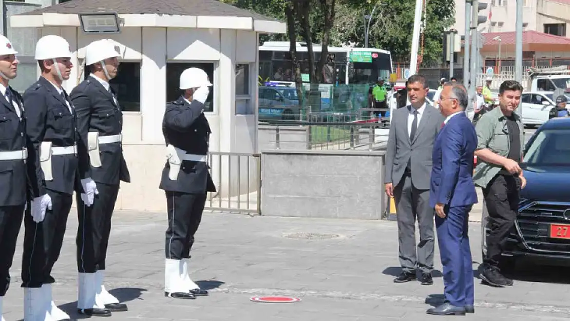 Gaziantep Valisi Kemal Çeber göreve başladı