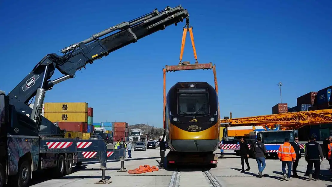 GAZİRAY'da milli gurur: İlk yerli tren seti raylarda