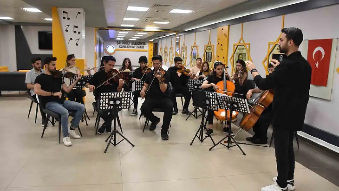 Gençler geleceğin sanatçıları olma yolunda ilerliyor