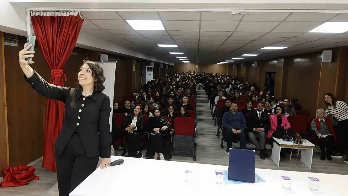 GİBTÜ bilim söyleşileri başladı: Bilim toplumla buluşuyor