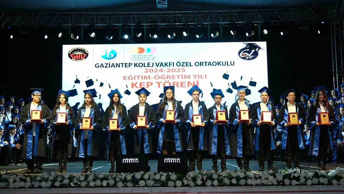 GKV Ortaokul mezunlarını uğurladı