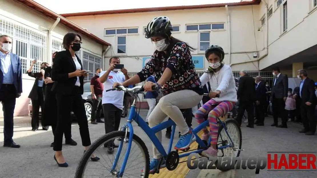 Gaziantep'te görme engelli öğrencilerin bisiklet keyfi