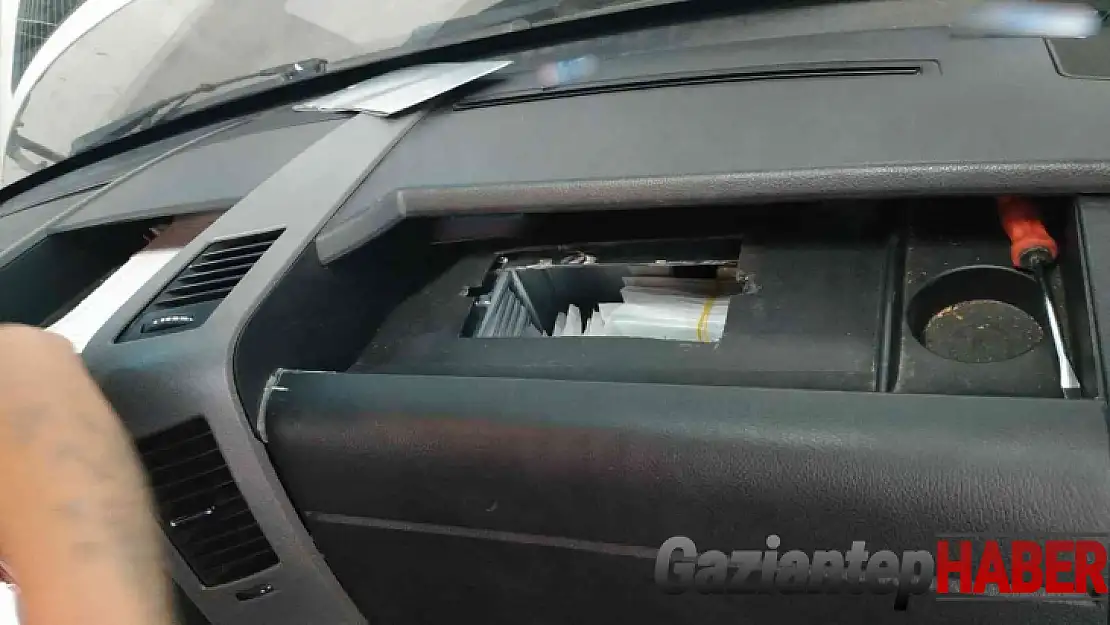 Habur Sınır Kapısı'nda binlerce kaçak cep telefon ele geçirildi