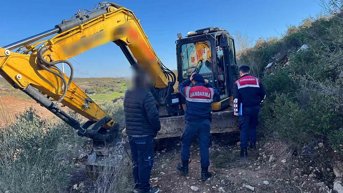 Hazine arazisinde kaçak kazıyı jandarma engelledi