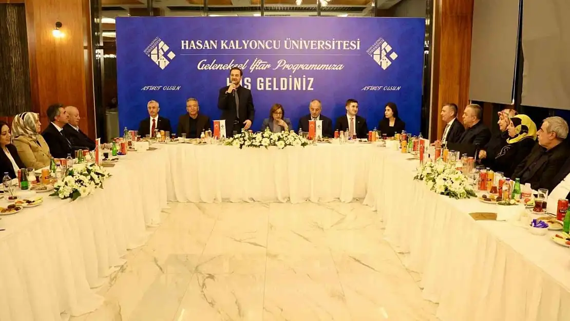 HKÜ ailesi geleneksel iftar programında buluştu