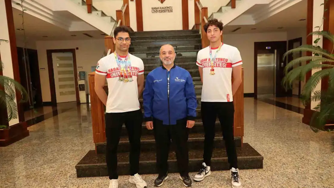 HKÜ'lü milli sporculardan yüzmede çifte başarı