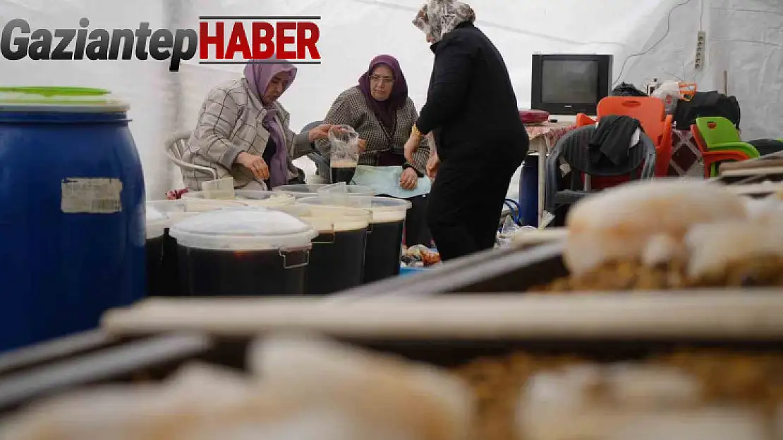 İftar sofralarının vazgeçilmez içeceği meyan şerbeti için yoğun mesai