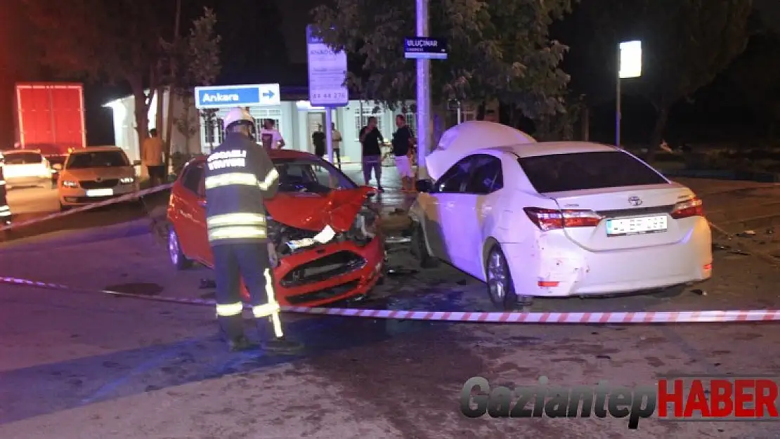 İki otomobil kafa kafaya çarpıştı: 2'si çocuk, 6 yaralı