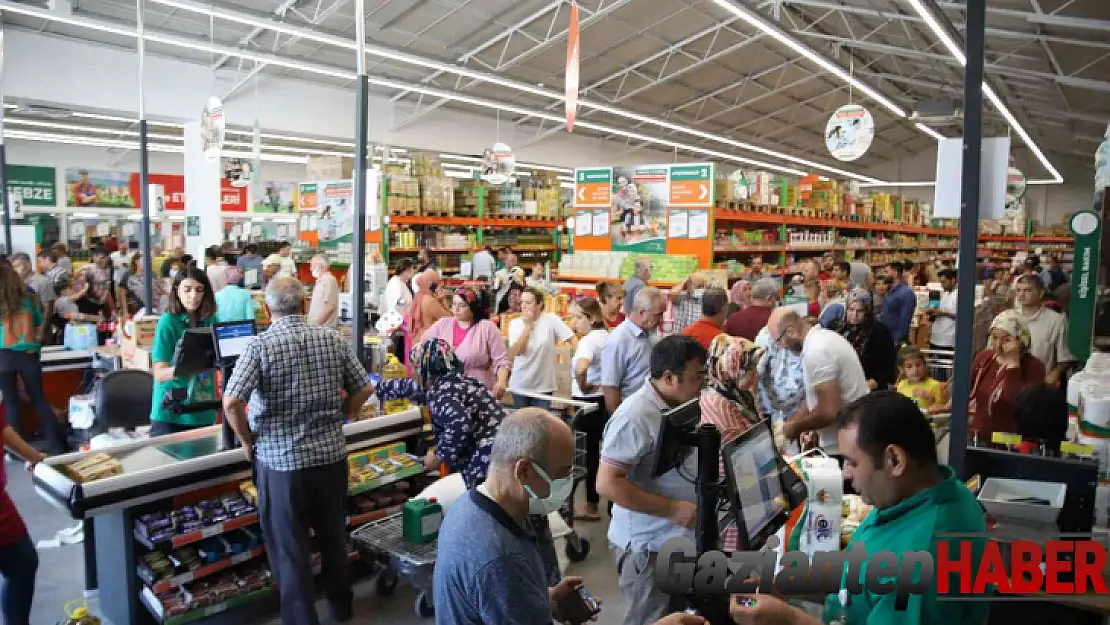 İndirimi duyan koştu, kasada uzun kuyruklar oluştu