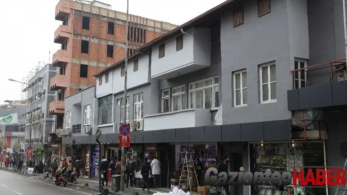 İnönü Caddesi'nde bina cepheleri yenileniyor