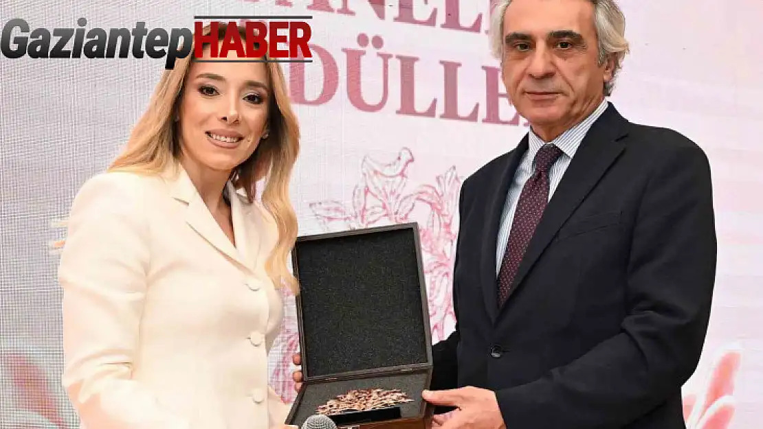 İpek Cıncıkcı'ya  Anadolu'dan Yükselen Kadın Ödülü