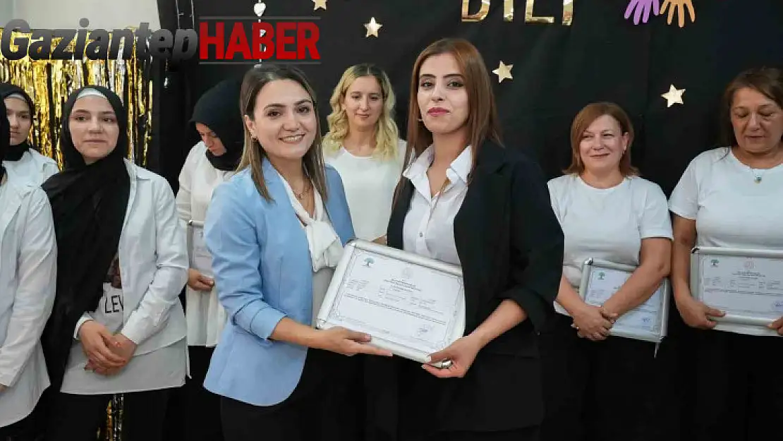 İşaret dilini öğrendiler, sertifika almaya hak kazandılar