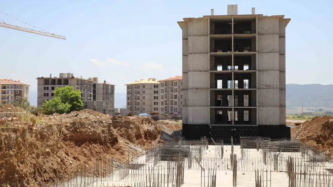 İslahiye'de depremzedeler için yapılan kalıcı konutlar hızla yükseliyor