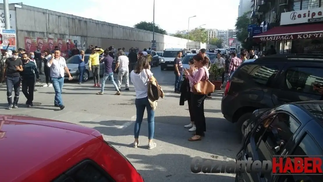 İzmir'de 6.6 büyüklüğünde deprem