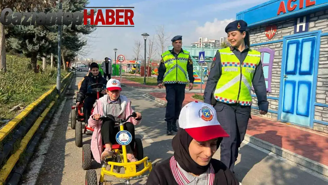 Jandarma'dan öğrencilere temel trafik eğitimi