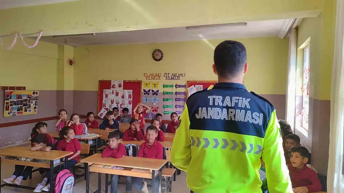 Jandarma ekiplerinden 125 öğrenciye güvenlik trafik eğitimi