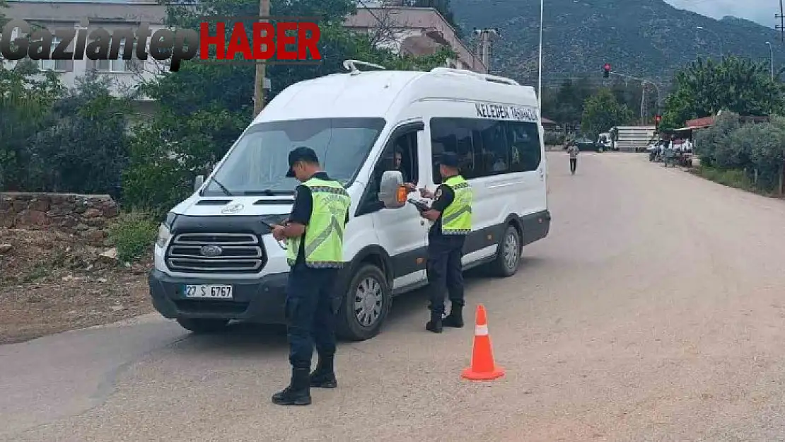 Jandarma okul servis araçları ve motosiklet sürücülerini denetledi