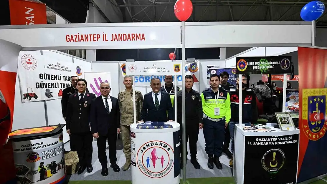 Jandarmadan suç ve suçlulara karşı bilgilendirme standı