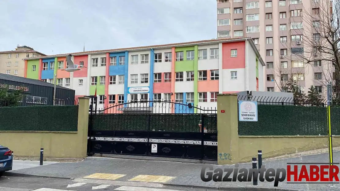 Kadıköy'de okul müdürünün öğrencilere şiddet uyguladığı anlar kamerada