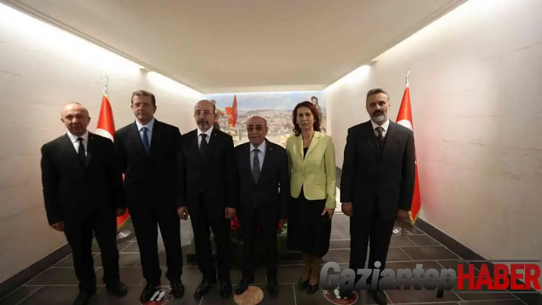 Kahramanların ayak bastığı topraklar şehitliğe bırakıldı