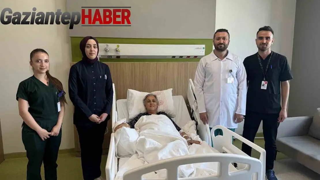 Kalın bağırsak kanseri hasta doğal delik cerrahisiyle sağlığına kavuştu