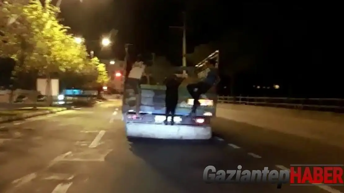Kamyonun arkasında ölümüne yolculuk