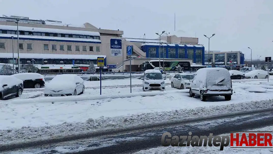 Kar ulaşımı da vurdu: İstanbul'da şehirlerarası otobüs seferleri iptal edildi