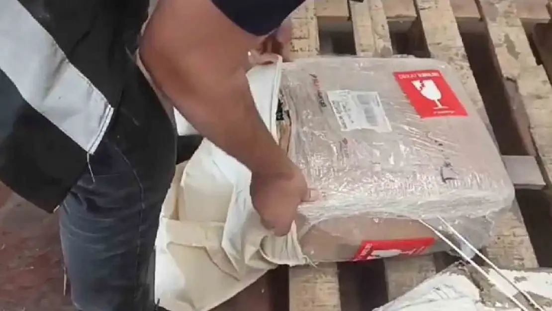 Kargo paketinden 80 litre sahte alkol çıktı